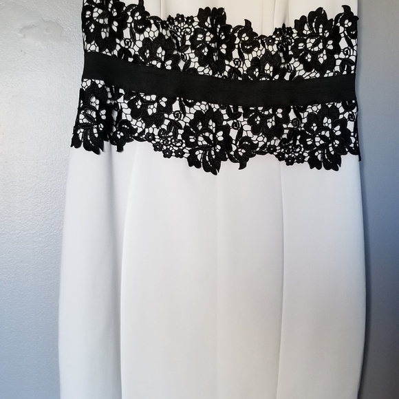 <NEW YORK & COMPANY> White Lined Sheath Dress - Picture 4 of 16